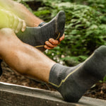 DarnTough Men's Hiker Quarter Midweight Hiking Sock
