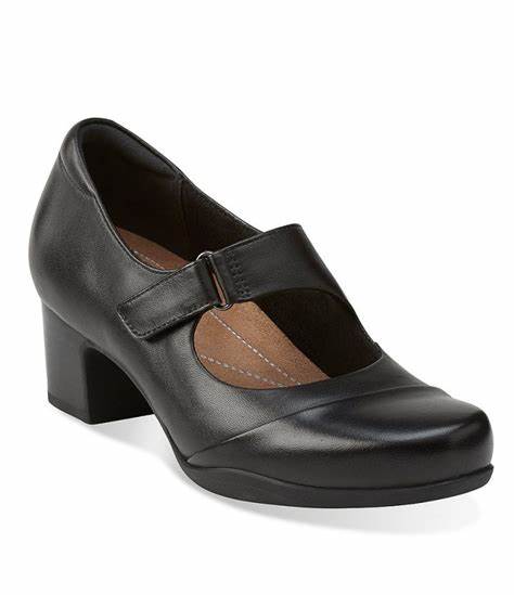 Buy Clarks Women's Adriel Viola Pump, Black Croc Leather, 7 Online at  Lowest Price Ever in India | Check Reviews & Ratings - Shop The World
